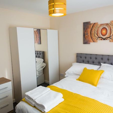 Salford Holiday Apartment แมนเชสเตอร์ ภายนอก รูปภาพ