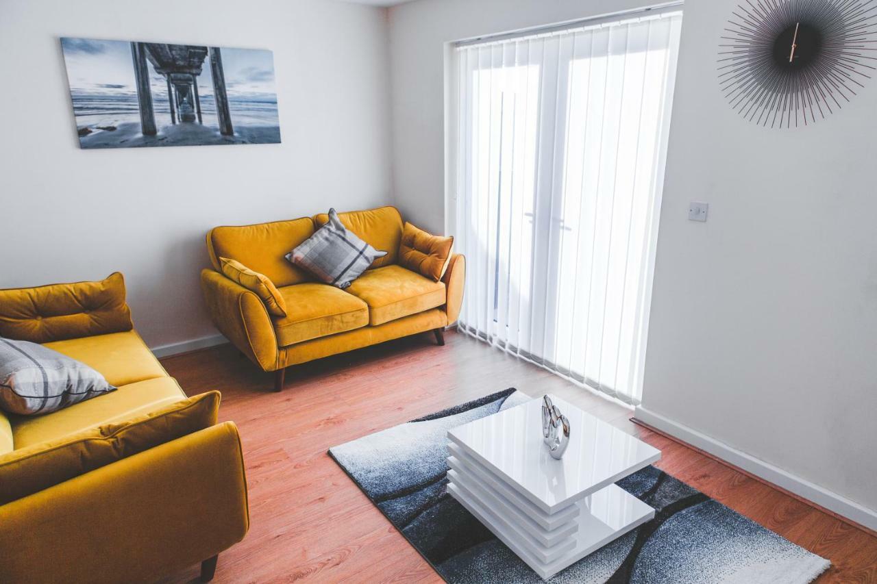 Salford Holiday Apartment แมนเชสเตอร์ ภายนอก รูปภาพ