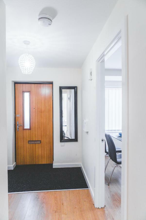 Salford Holiday Apartment แมนเชสเตอร์ ภายนอก รูปภาพ