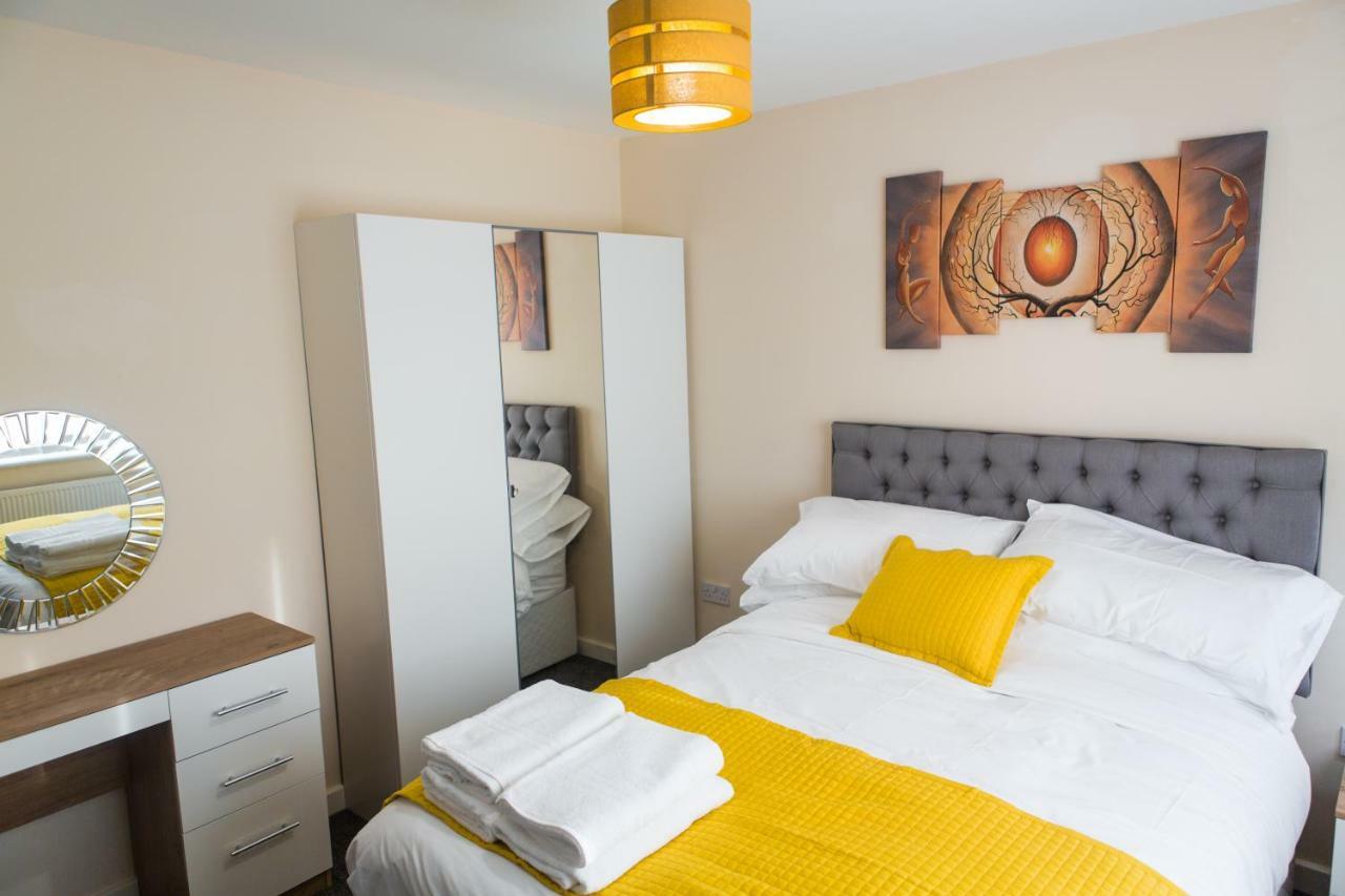 Salford Holiday Apartment แมนเชสเตอร์ ภายนอก รูปภาพ