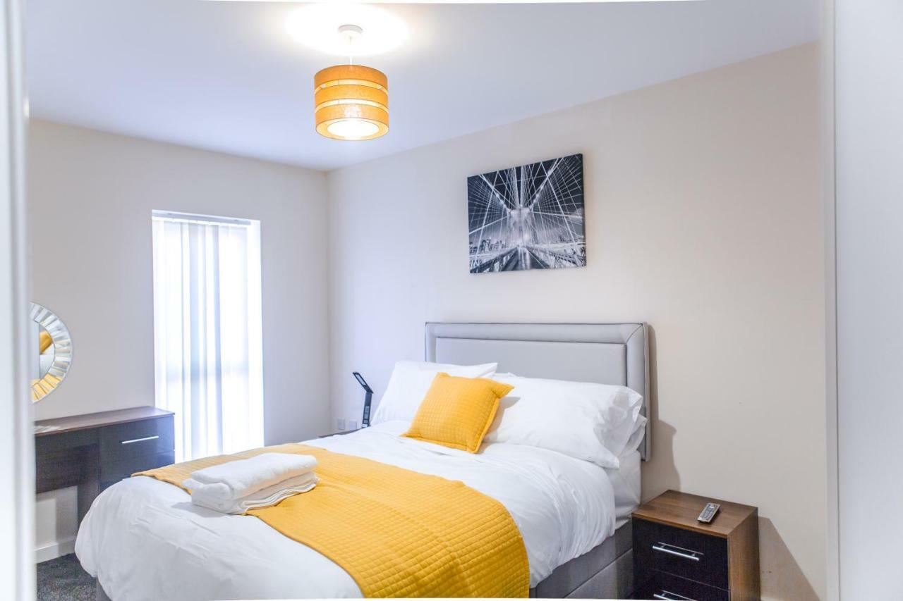 Salford Holiday Apartment แมนเชสเตอร์ ภายนอก รูปภาพ