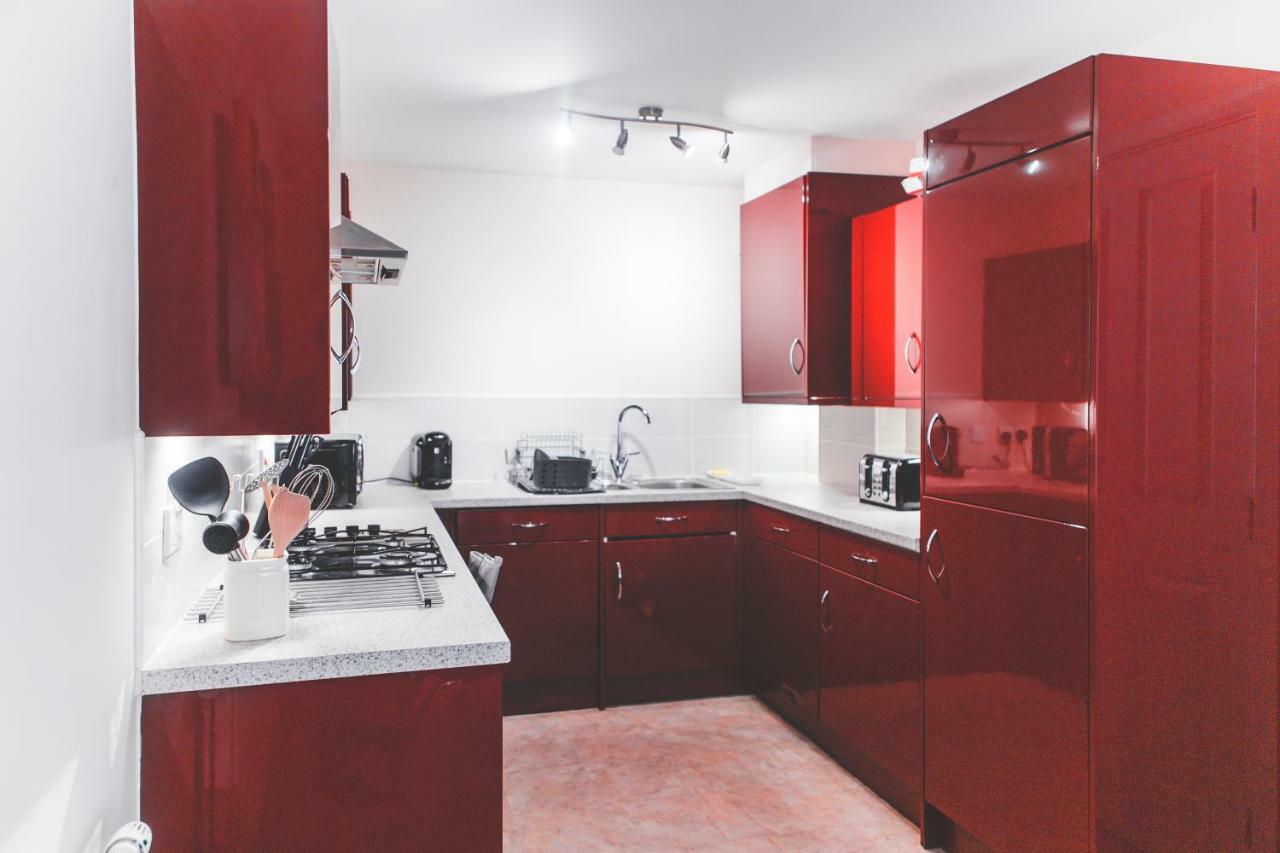 Salford Holiday Apartment แมนเชสเตอร์ ภายนอก รูปภาพ