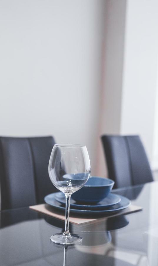 Salford Holiday Apartment แมนเชสเตอร์ ภายนอก รูปภาพ