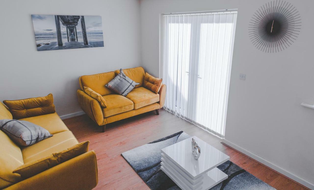 Salford Holiday Apartment แมนเชสเตอร์ ภายนอก รูปภาพ